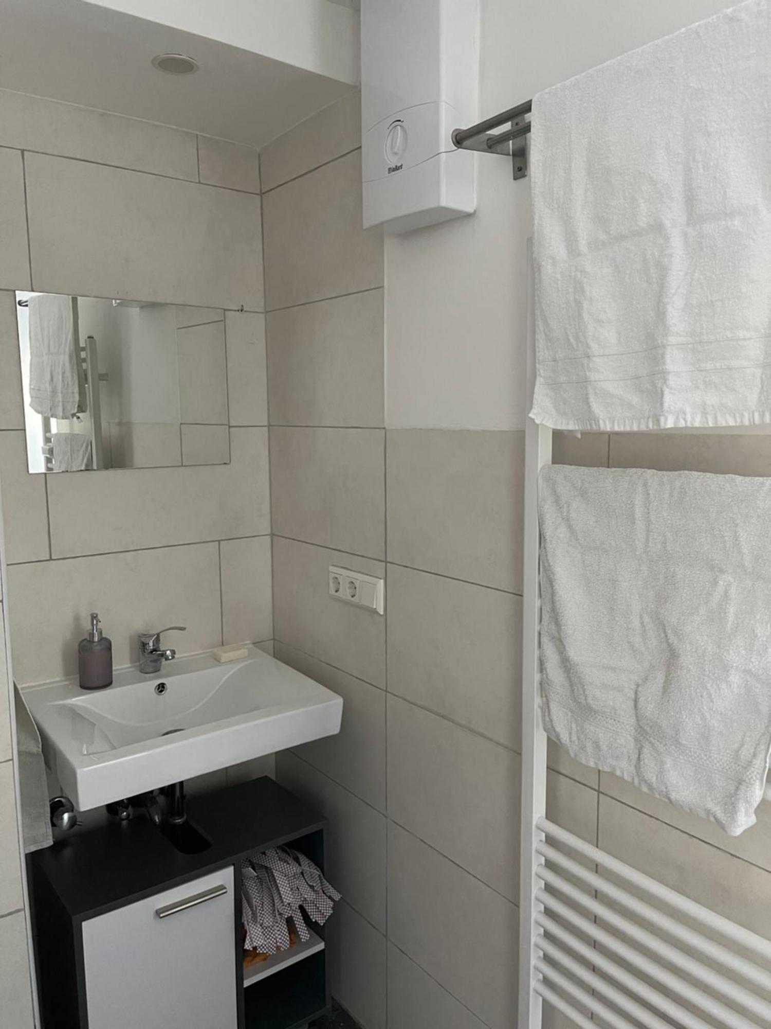 Bequemes Einzelzimmer Im Herzen Von Kassel Exterior photo